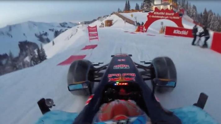 E' ormai diventata una piacevole consuetudine invernale: già da qualche stagione, Max Verstappen "inaugura" la sua Red Bull in maniera insolita... Sulla neve austriaca, dando vita a uno sport a metà tra la Formula 1 e lo sci. L'effetto, come spesso accade con "Mad Max", è spettacolare vista la difficoltà del tracciato (con tanto di burrone) (video Twitter / Red Bull Racing)