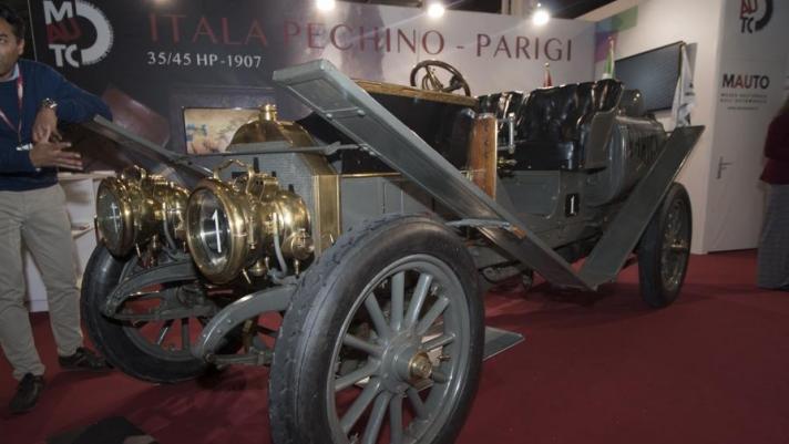 Allo stand di Padova del Museo nazionale dell'automobile torinese la Itala 35/45 HP che vinse la Pechino-Parigi del 1907. Intervista al direttore, Mariella Mengozzi