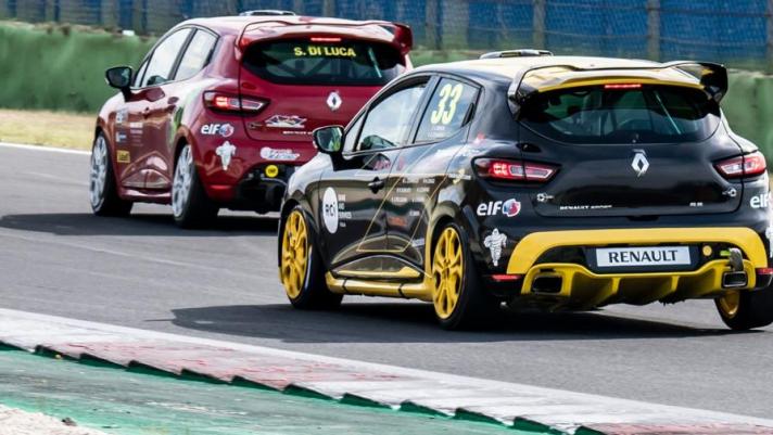 Il giornalista di Gazzetta pronto a partire a bordo della Clio RS Turbo 1.6 con la quale cercherà di far punti per la Clio Cup Press League 2019