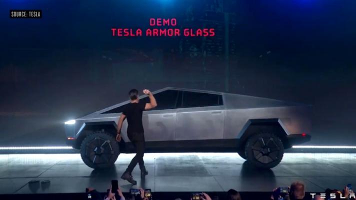 Tesla ha presentato a Los Angeles Cybertruck, il pick-up elettrico, con un prezzo d’attacco di 39 mila dollari, che promette di essere indistruttibile. I vetri però non si sono comportati come ci si aspettava