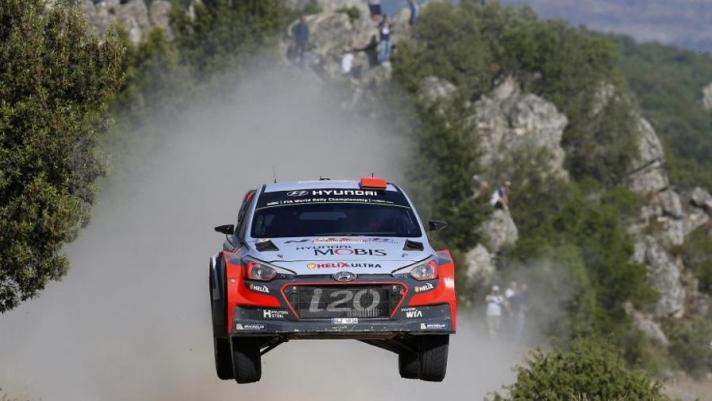 A bordo della Hyundai i20 WRC abbiamo percorso una tappa del rally di Sardegna 2019 con il pilota norvegese Andreas Mikkelsen.