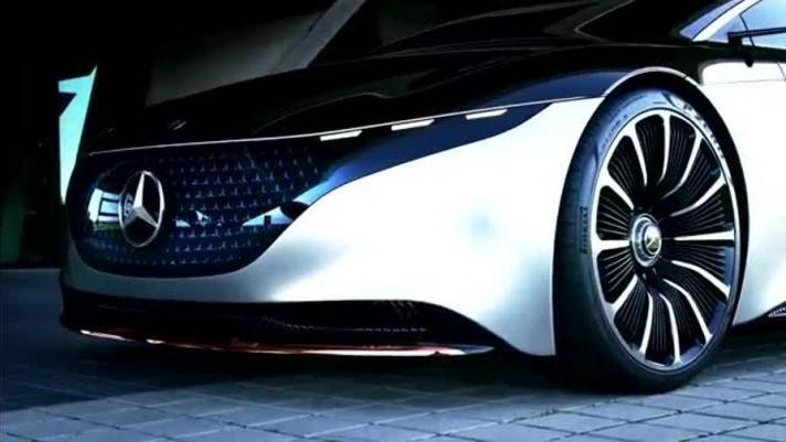 Mercedes presenta al Salone di Francoforte 2019 la nuova Vision EQS: un concept di berlina di lusso elettrica che anticipa le forme, e i contenuti, delle future Classe S