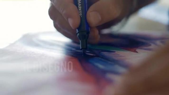 Completato il progetto Ride On Colors: l’artista che disegna le grafiche dei caschi dei piloti spiega come è nato il progetto che rende speciali le vie di fuga del tracciato romagnolo