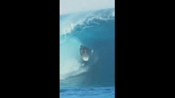 Ecco il video postato da Leonardo Fioravanti, surfista italiano, sui social: "La mia onda migliore del viaggio a Tahiti"