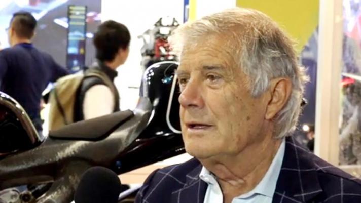 Giacomo Agostini allo stand Gazzetta di Eicma 2019: “A Valencia sarà gara vera”