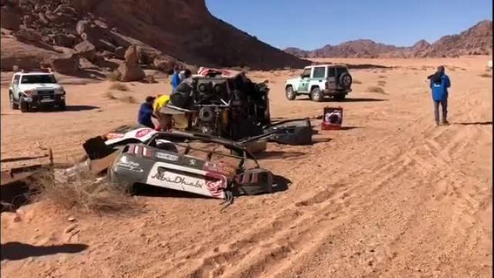 Durante la terza tappa della Dakar, Neom-Neom, Sheikh Khalid Al Qassimi è incorso in un incidente spettacolare in cui ha distrutto la sua Peugeot 3008 Dkr