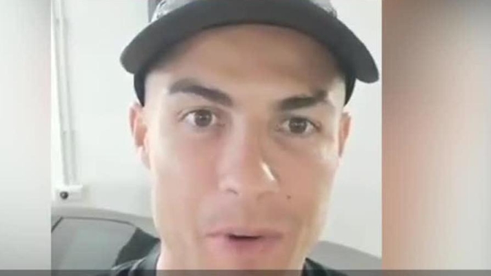 Cristiano Ronaldo ha voluto testimoniare la sua vicinanza all'ex giocatore dell'Ajax colpito da un malore in campo nel luglio del 2017. Dopo 13 mesi di coma, Nouri ha subito gravi danni cerebrali e non tornerà a giocare
