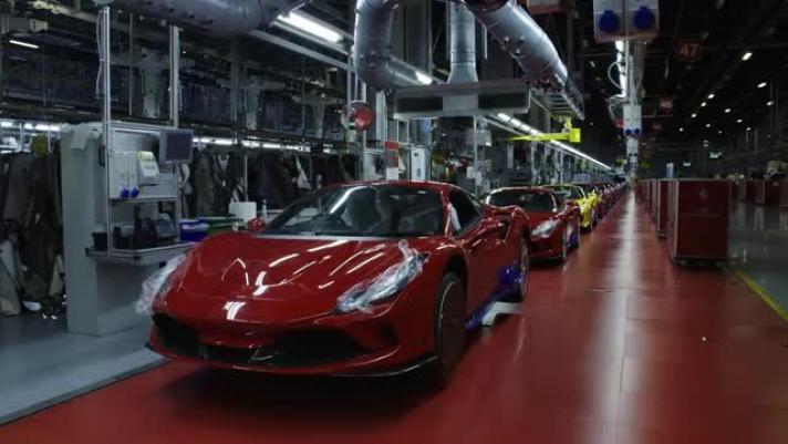 A Maranello la produzione è di nuovo operativa: mostrate le vetture pronte a raggiungere i rispettivi clienti in Usa, Australia e Germania