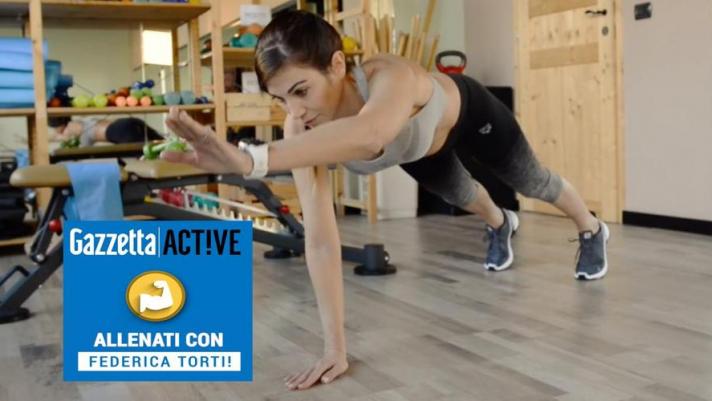 La presentatrice televisiva Federica Torti vi mostra gli esercizi di forza, agilità e bilanciamento per approcciare correttamente l’arrampicata sportiva