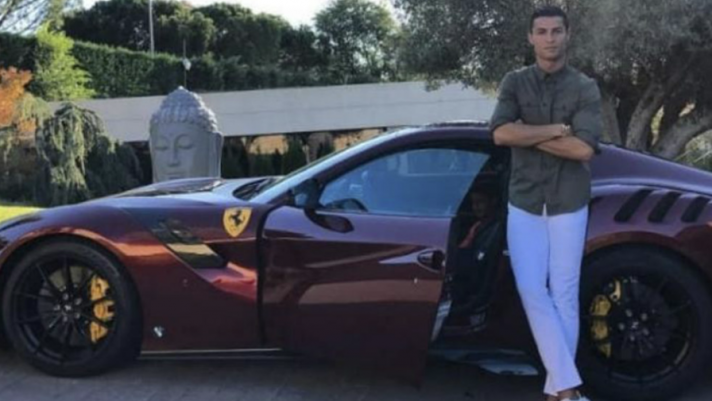 Vi portiamo nella collezione di auto da sogno di Cristiano Ronaldo: una dopo l'altra, ecco le sue fuoriserie
