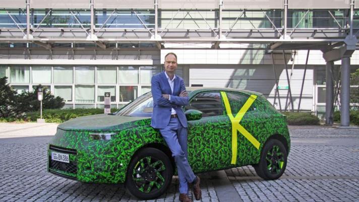 Il Ceo Michael Lohscheller presenta i primi dettagli sulla nuova generazione del Suv Opel Mokka