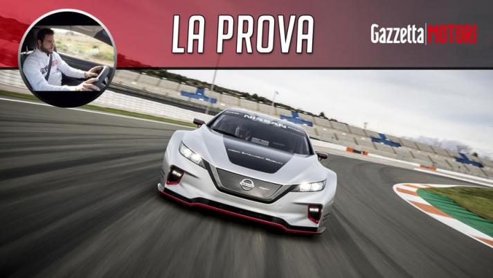 Abbiamo provato a Valencia la nuovissima auto elettrica da corsi di Nissan si tratta della Leaf Nismo RC, pronta per correre i campionati di auto elettriche, al volante il tester/pilota Andrea Gagliardini