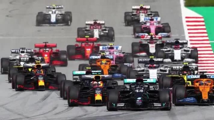 Inizia malissimo il Gran Premio di Stiria per le Rosse: al primo giro, alla terza curva, Leclerc tenta il sorpasso all'interno su Vettel andando a scontrarsi col compagno di squadra. Ritiro per entrambi.