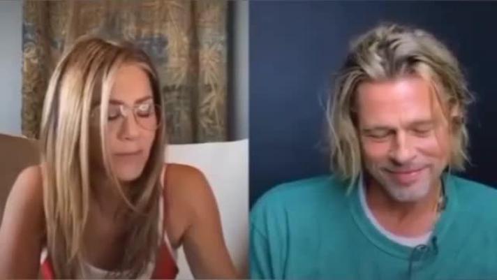 Brad Pitt e Jennifer Aniston tornano virtualmente insieme in occasione di un evento di beneficienza per recitare  una scena del film "Fuori di testa": "Ciao Brad! Sai che ho sempre pensato quanto tu sia carino e sexy. Perché non vieni da me?". E per l'imbarazzo lui arrossisce!