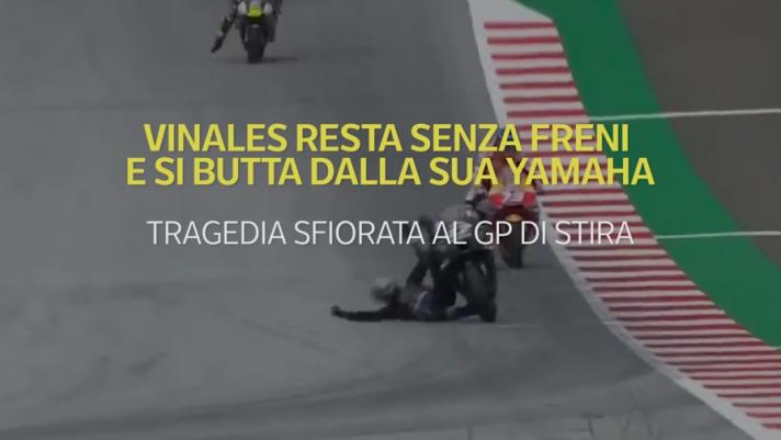 Tragedia sfiorata al Gp di Stiria: lo spagnolo della Yamaha si è gettato a 220 km all’ora, la moto è andata avanti come un proiettile contro le protezioni e ha preso fuoco.