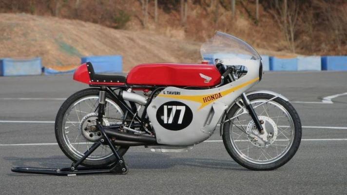 A metà anni sessanta Honda mise in campo la RC 149, una stratosferica 125 cc a cinque cilindri che erogava quasi 35 cavalli a 20.500 giri. Dominò il Mondiale '66 con Luigi Taveri