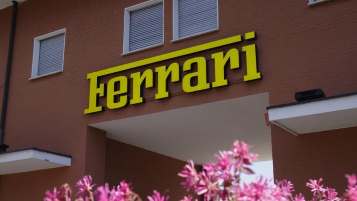 Jane Reeve, Chief Communication Officer di Ferrari, ci spiega come la squadra di Maranello riavvierà la produzione in sicurezza dopo lo stop a causa dell'emergenza coronavirus