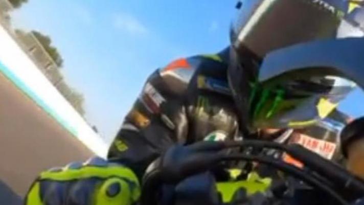 Il pilota della Yamaha si è allenato sul circuito in provincia di Ferrara insieme ai giovani del suo team. "Un gruppo fantastico", il suo commento