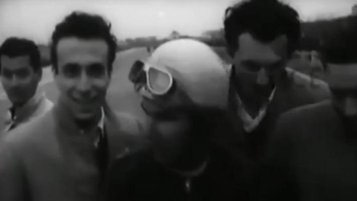 Dall'archivio dell'Istituto Luce, il video della vittoria nella gara di Modena del 1956, nella classe 250, di Carlo Ubbiali, scomparso oggi