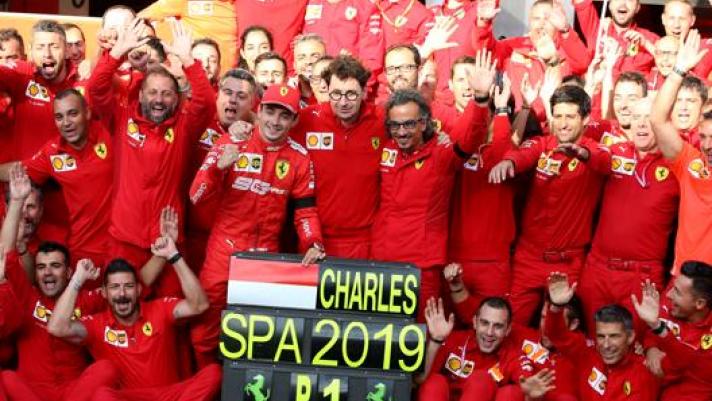 Il team Ferrari celebra la vittoria di Charles Leclerc a Spa. Getty