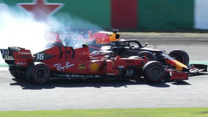 La collisione Leclerc-Verstappen a Suzuka. Afp
