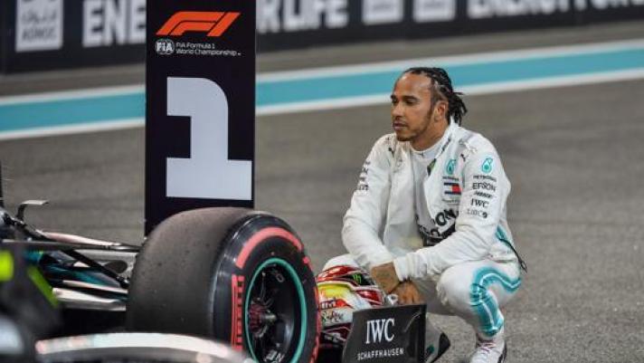 Lewis hamilton si gode la pole di Abu Dhabi
