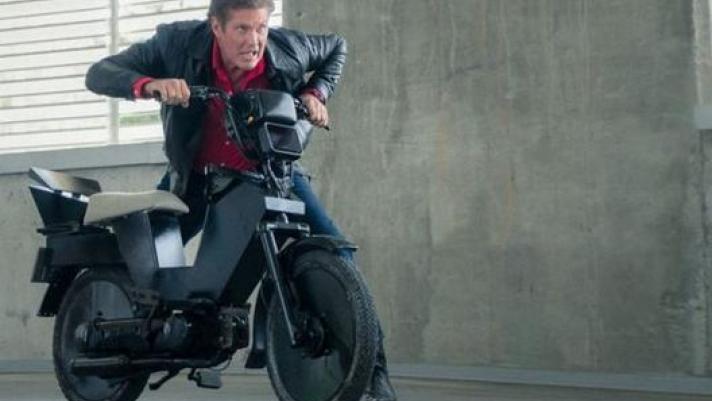 David Hasselhoff pronto a salire su un ciclomotore Piaggio Si camuffato in stile Supercar