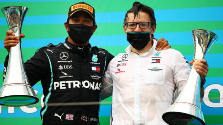 Lewis Hamilton con il suo ingegnere di pista Peter Bonnington. Getty