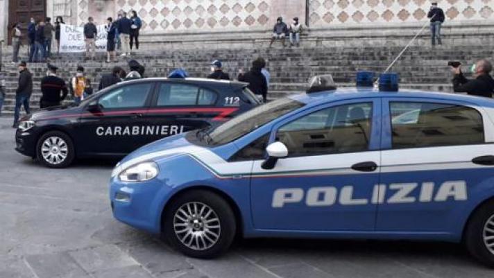 Un controllo delle forze dell’ordine a Perugia. Ansa
