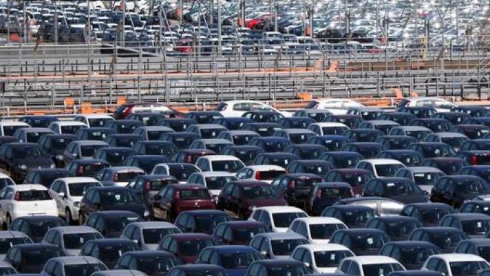 L’Unione europea apre all’idea di un aiuto ai consumatori per l’acquisto di auto nuove