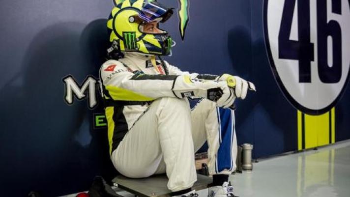 Valentino Rossi pronto a scendere in pista nella 12 Ore del Golfo