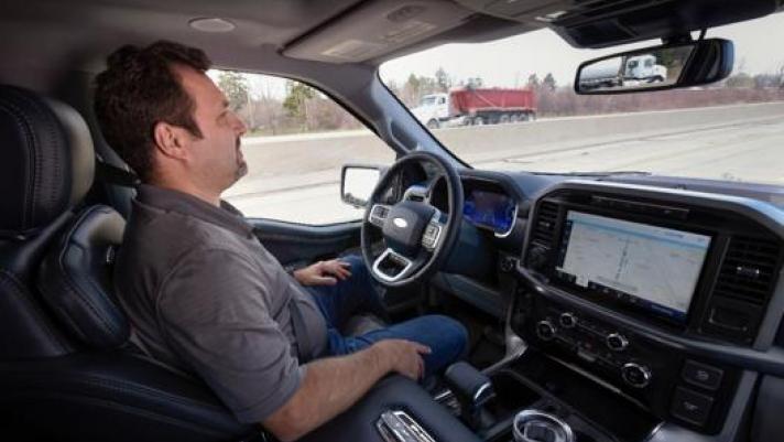 BlueCruise utilizza tutti i sensori dell’auto, compresi il radar e la telecamera