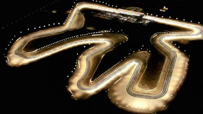 Il circuito di Losail illuminato per una gara del Motomondiale