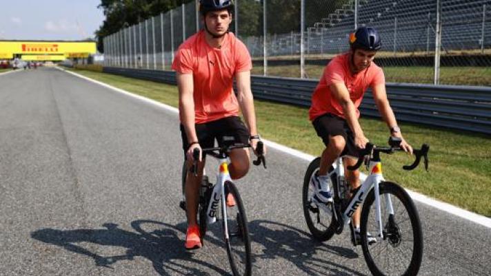 Allenamento in bici a Monza per Max Verstappen e Sergio Perez. Getty