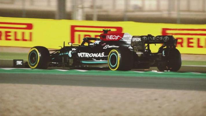 Nelle prove libere del Gp del Qatar di Formula 1, miglior tempo di Valtteri Bottas, davanti a Max Verstappen e Lewis Hamilton, in lotta per il titolo mondiale. Guarda gli highlights