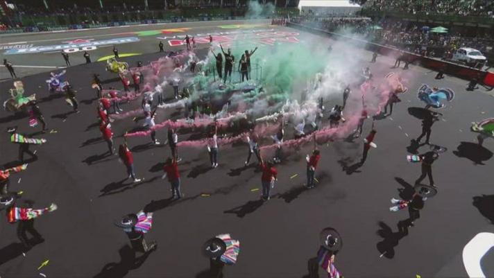 In Messico, l’olandese della Red Bull domina davanti a Hamilton e Perez. Guarda il meglio della gara