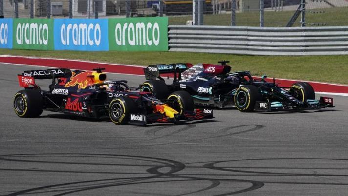 La sintesi del GP Usa di Formula 1, che ha visto Max Verstappen precedere Lewis Hamilton.