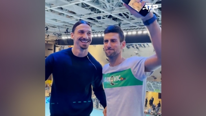 Zlatan Ibrahimovic e Novak Djokovic insieme a Torino per le Atp Finals. Il video caricato sul profilo Instagram del circuito di tennis mostra i due campionissimi scherzare insieme a ritmo di musica. Insomma: tra numeri 1 c'è feeling, almeno a giudicare dalle immagini!