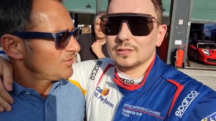 Jorge Lorenzo a Misano per la Porsche Cup in una simpatica rivelazione, pubblicata sui social da Gianni Morbidelli