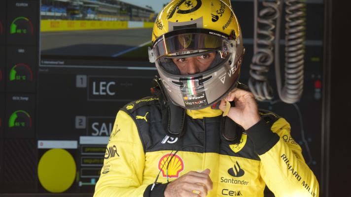 Carlos Sainz in divisa gialla a Monza. AP