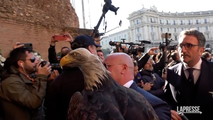 Si sono tenuti questa mattina a Roma i funerali di Sinisa Mihajlovic presso la Basilica di Santa Maria degli Angeli e dei Martiri. All'ultimo saluto all'ex tecnico del Bologna anche la Lazio al completo