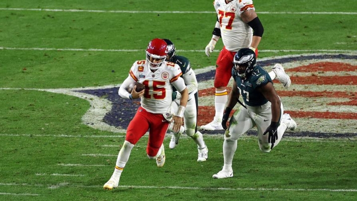 Super Bowl 2023, Mahomes trascina i suoi al successo col punteggio di 38 a 35: i Kansas City Chiefs sono i nuovi campioni Nfl, sconfitti i Philadelphia Eagles. Guarda gli highlights.