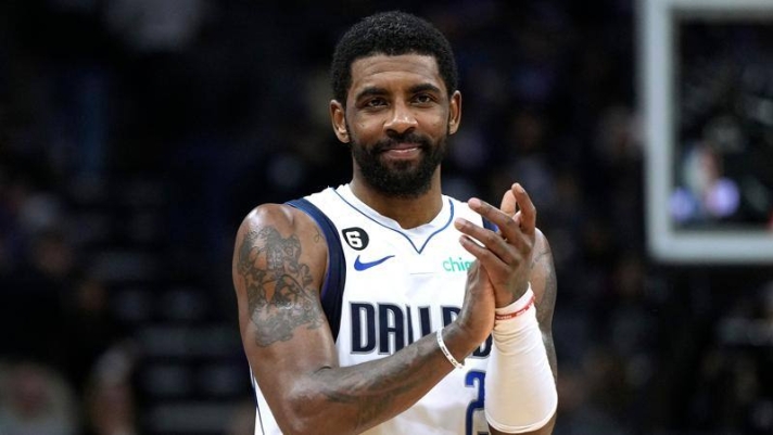 La vittoria di Dallas (31-26) a Sacramento non  mai stata in discussione. Il terzo successo di fila dei Mavericks, ancora senza Luka Doncic,  firmato dal nuovo arrivato Kyrie Irving, che ha chiuso con 25 punti e 10 assist ed  sembrato gi perfettamente a suo agio con la nuova maglia. Sacramento (31-24) ha poco da salvare in questa giornata, ad eccezione della meritata convocazione allAll Star Game di DeAaron Fox, autore di 33 punti, 6 rimbalzi e 5 assist.