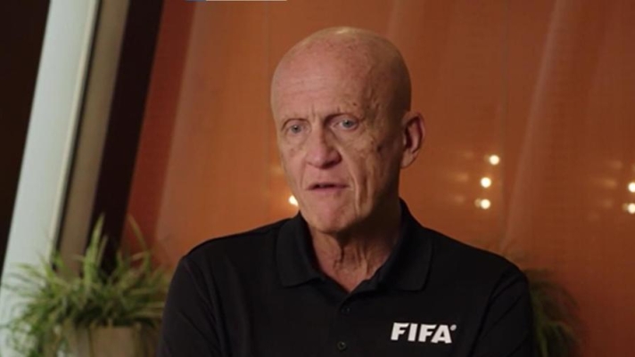 Il presidente della Commissione Arbitrale lla Fifa, Pirluigi Collina, illustra il progetto partito in via sperimentale con il Mondiale per Club, che porterà gli arbitri a spiegare le decisioni prese dopo l'on field review. Guarda il video