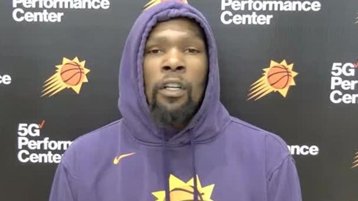 A margeine dell'ultima partita Nba, Kevin Durant parla della possibilità di giocare di nuovo contro LeBron James, nella sfida tra Phoenix Suns e Los Angeles Lakers del weekend. I due non si affrontano dal Natale 2018. Guarda il video