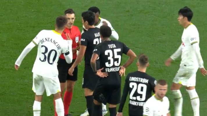 In Tottenham-Eintracht l'arbitro dimentica che per Tuta era il secondo giallo