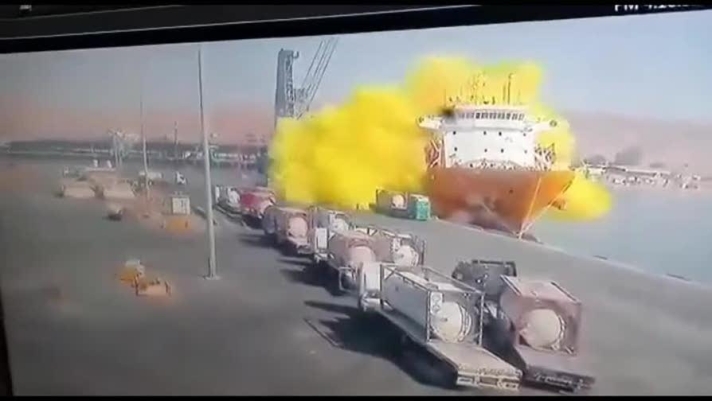 In Giordania, al porto di Aqaba, un container cade su una nave provocando la fuoriuscita di gas tossico. Le vittime sono 8 giordani e quattro cittadini asiatici, circa 250 i feriti