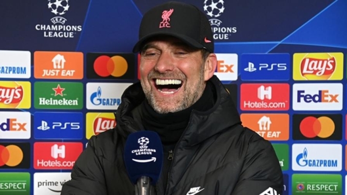 Il tecnico del Liverpool, Jurgen Klopp, prima ironizza sui post dalla piscina di Henderson e poi si scaglia contro l'Europeo allargato e le amichevoli estive delle nazionali