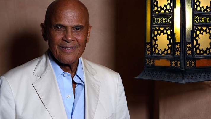 È morto Harry Belafonte: il cantante e musicista aveva 96 anni