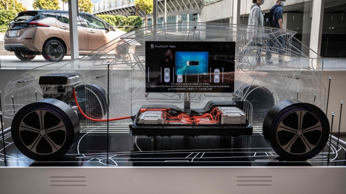 This photo taken on March 30, 2023 shows a cutaway display of the battery and engine system of one of Nissan's electric vehicles (EV) at the global headquarters of Japanese automaker Nissan Motor in Yokohama, Kanagawa prefecture. - Last year, 59,000 new EVs were sold in Japan, a record and a three-fold annual increase, but still less than two percent of sales of all cars in the country in 2022. (Photo by Richard A. Brooks / AFP) / TO GO WITH Japan-automobile-climate-energy,FOCUS by Etienne BALMER